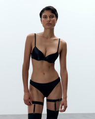 Alluring Garter Belts For A Timeless Boudoir Look